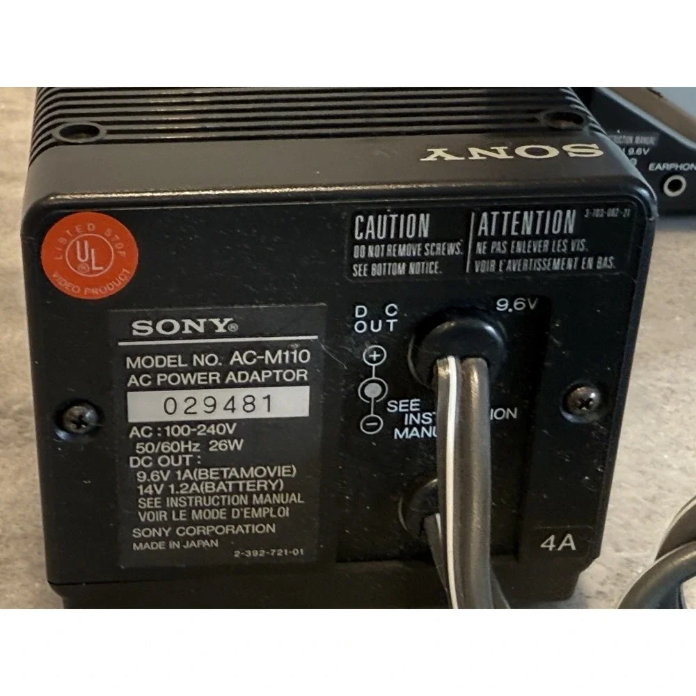 Sony Betamovie BMC-110 Camcorder Hard case, AC adapter/charger, Tape,‎ Batteries